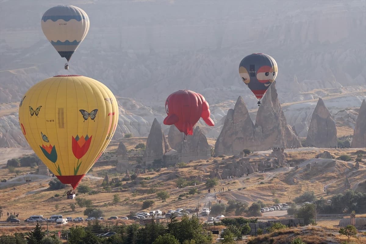 Balon festivali renkli anlara sahne oldu