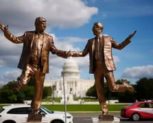 Tartışmalı Trump-Epstein heykeli yeniden Washington'da