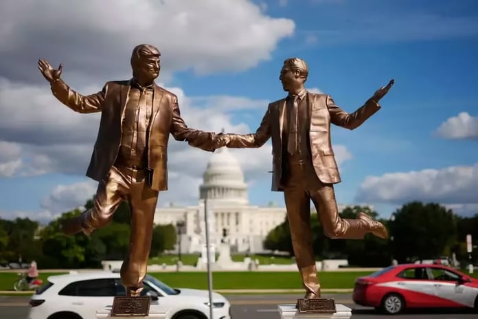 Tartışmalı Trump-Epstein heykeli yeniden Washington'da