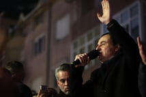 Kosova'daki erken seçimlerde Albin Kurti zafer kazandı