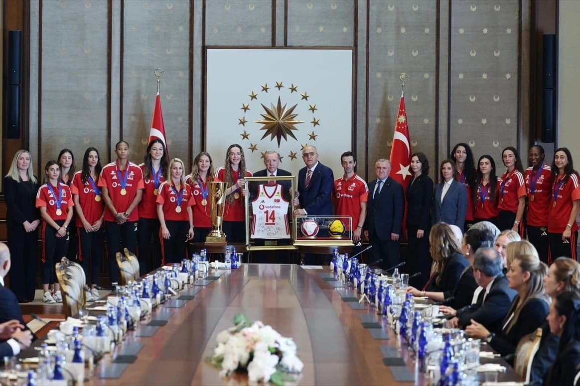 Cumhurbaşkanı Erdoğan, milli voleybolcuları kabul etti