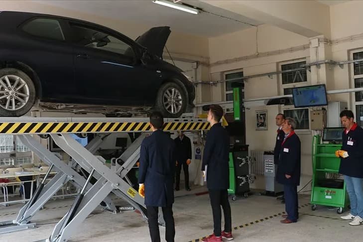 Ticaret Bakanlığı'ndan yeni düzenleme: Araç ekspertiz hizmetleri kayıt altına alınıyor