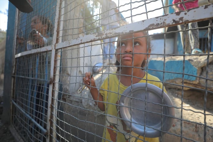 Gazzeli Baba: Bir kutu mama bile gönderemeyen dünya bebekleri ölüme terk ediyor
