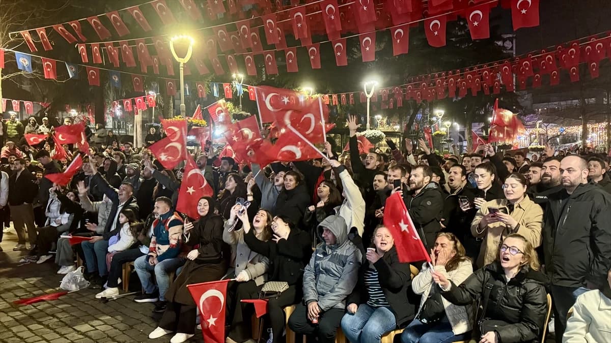 A Milli Futbol Takımı'nın Kosova galibiyeti yurtta coşkuyla kutlandı