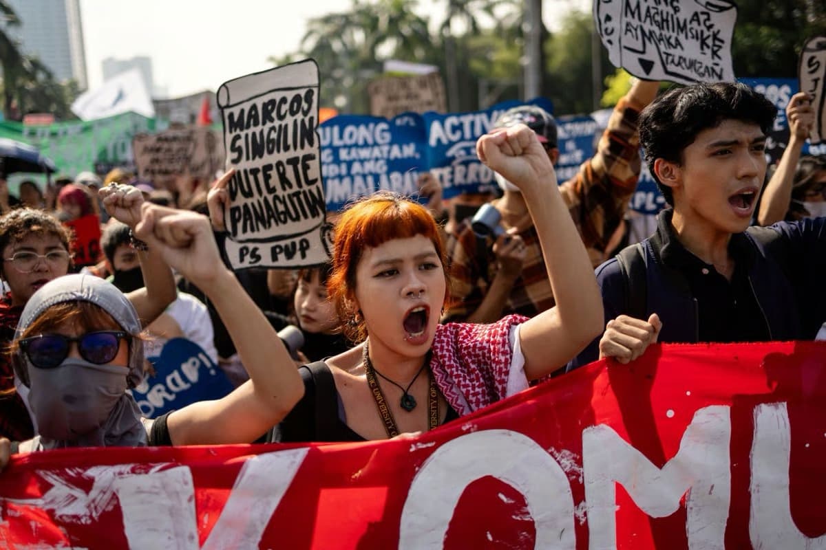 Filipinler'de dev protesto