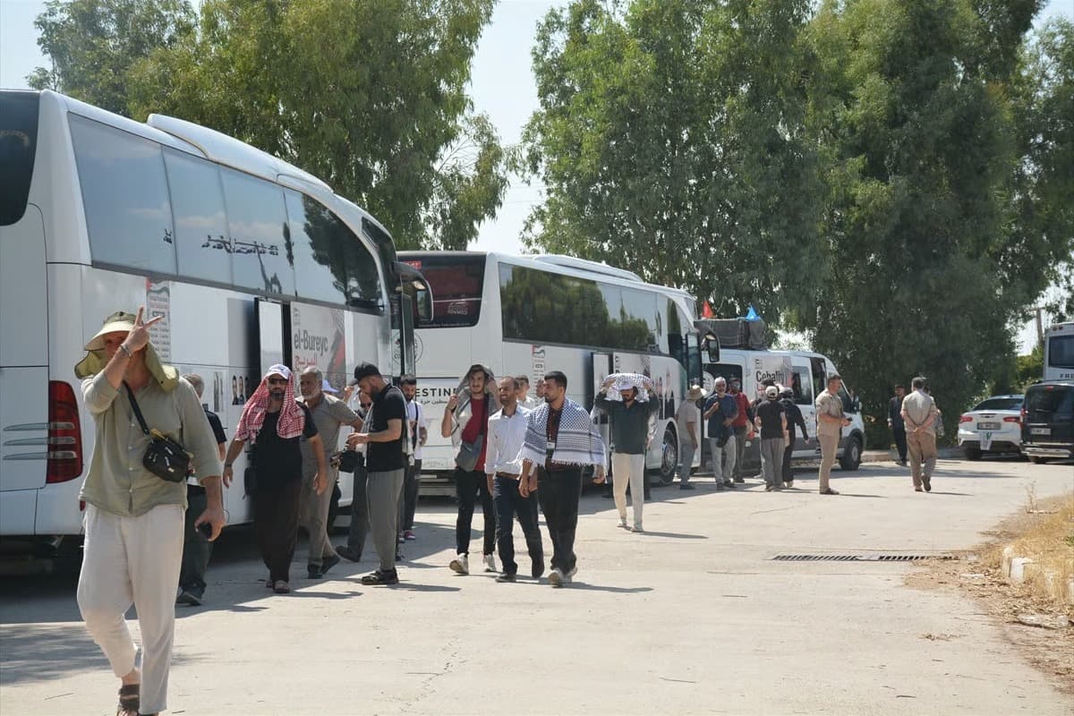 Filistin Konvoyu Irak sınırında durduruldu