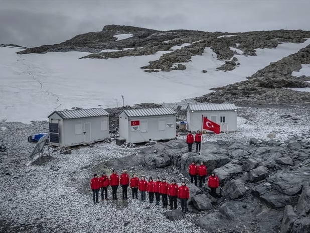 Türk bilim insanları "Beyaz Kıta"da 10. yıl gururunu yaşıyor