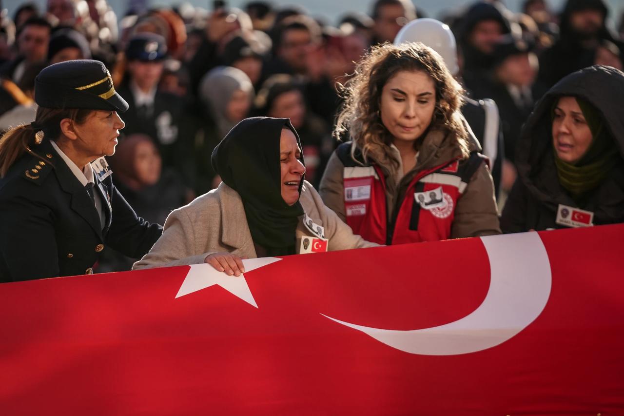Şehitler son yolculuklarına uğurlandı: Gözyaşları sel oldu