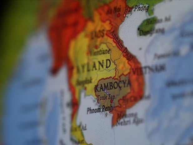 Tayland ve Kamboçya kanlı çatışmaları durdurmak için masaya oturuyor