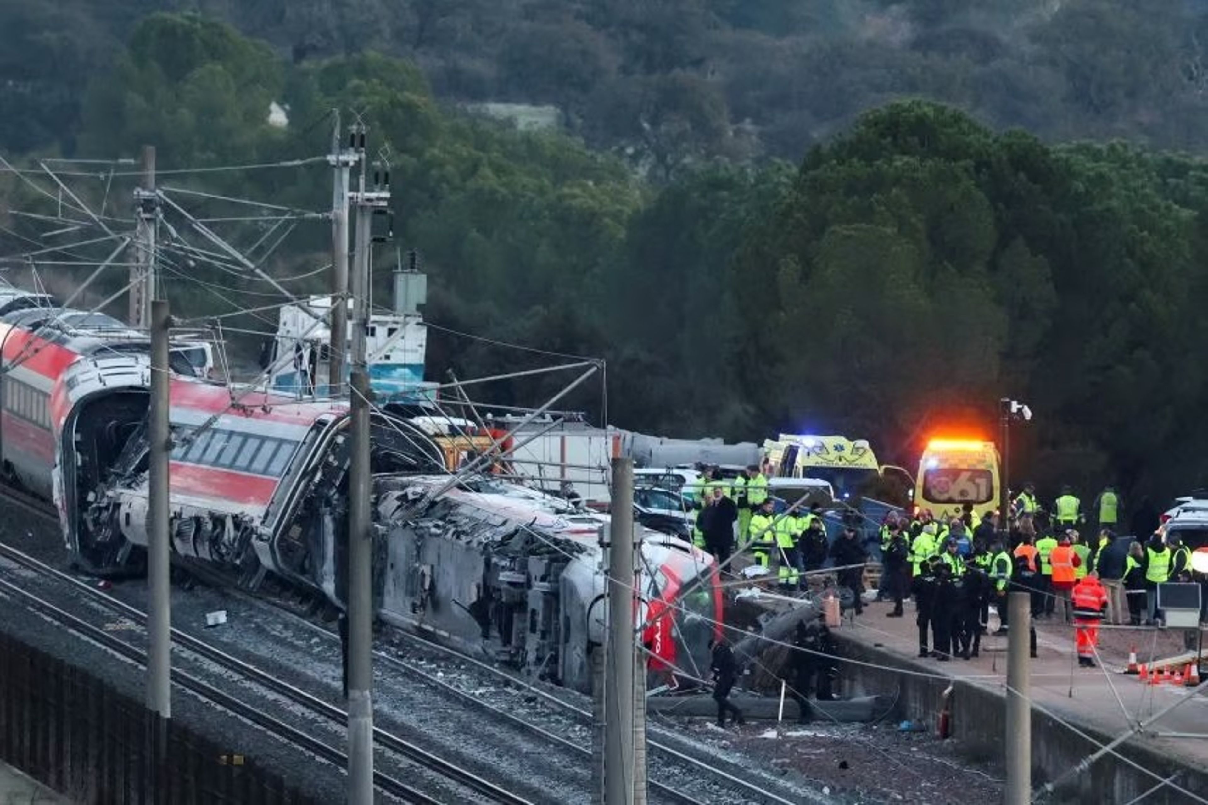 İspanya'da tren kazasında hayatını kaybedenlerin sayısı 41'e yükseldi