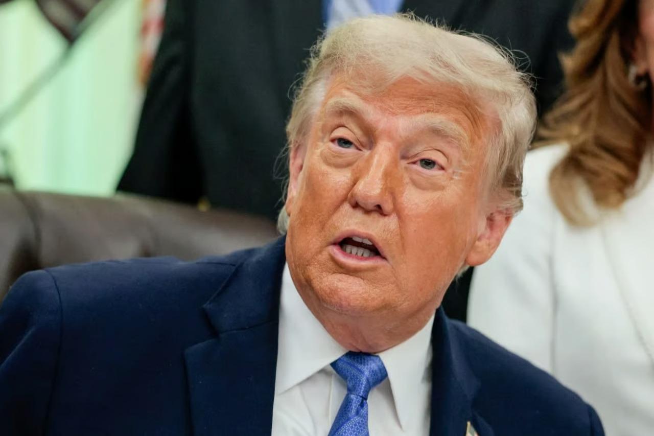 Trump'tan İran'a peş peşe tehditler: Hürmüz Boğazı kapanırsa İran yok olur