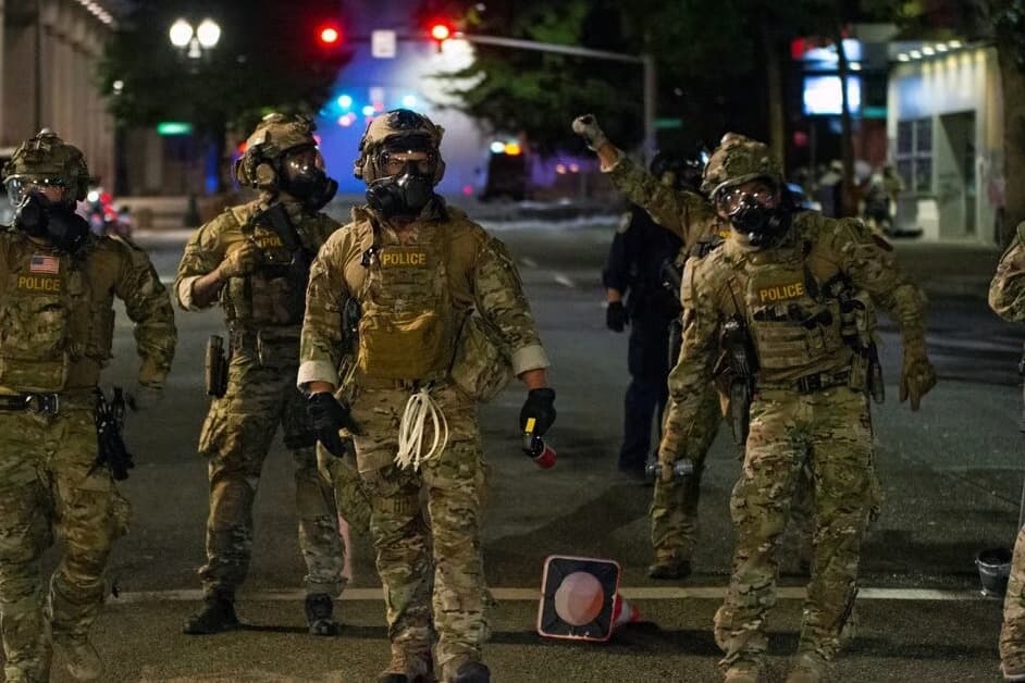 ABD'de federal ajanlara silahlı baskın soruşturması başlatıldı