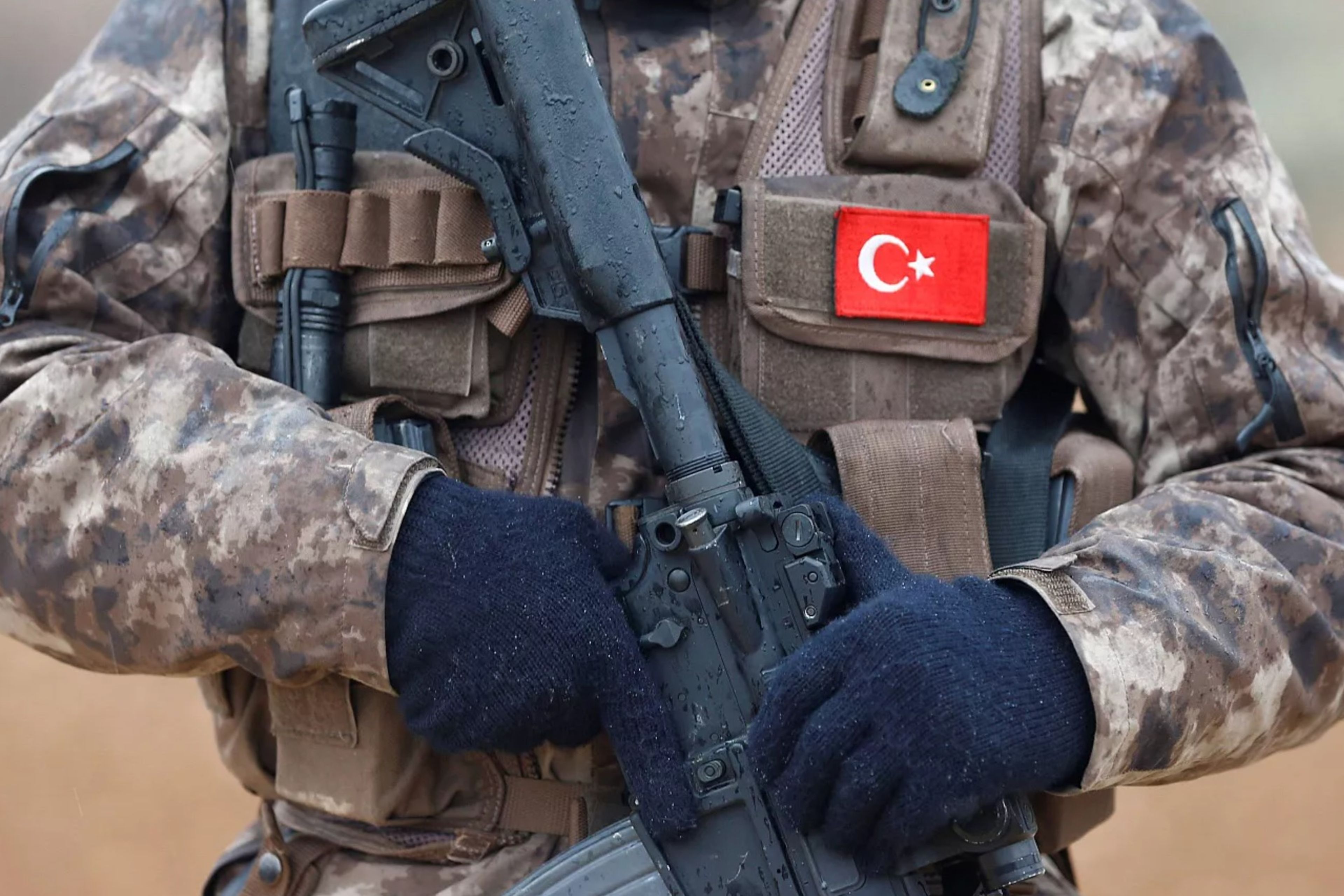 Piyade Uzman Çavuş Mesut Karadağ yıldırım düşmesi sonucu şehit oldu