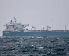 6 milyon litre kaçak yakıt iddiası: İran Hürmüz Boğazı’nda tankere el koydu