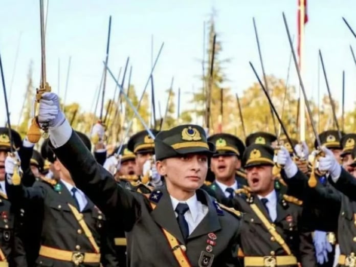 TSK'dan ihraç edilen 4 teğmen, Ankara Büyükşehir Belediyesi'nde işe başladı