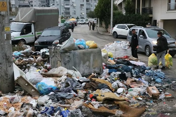 İzmir'de çöp krizi: Bakanlık mercek altına aldı 