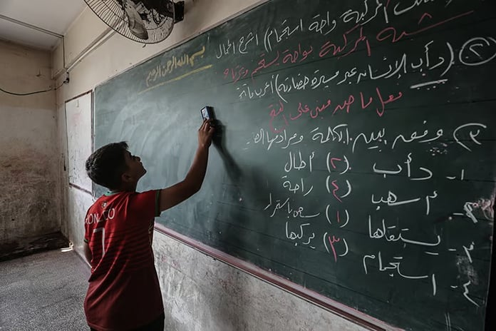 Gazze'de 2 yıl süren soykırımdan sonra ilk ders zili çaldı