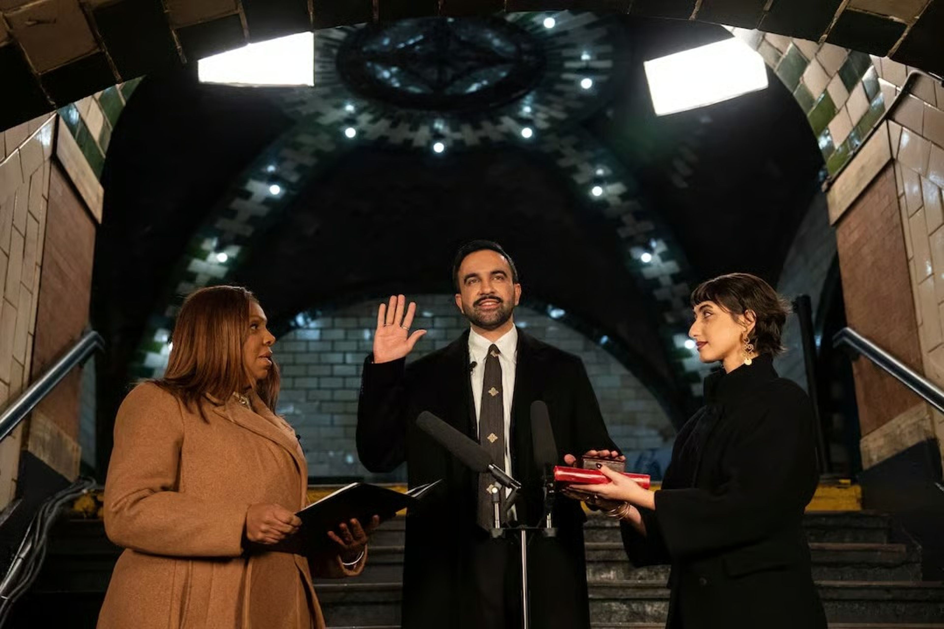 Zohran Mamdani göreve başladı