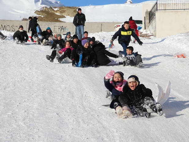 Doğu Anadolu'da kar esareti: Bazı illerde eğitime ara verildi 