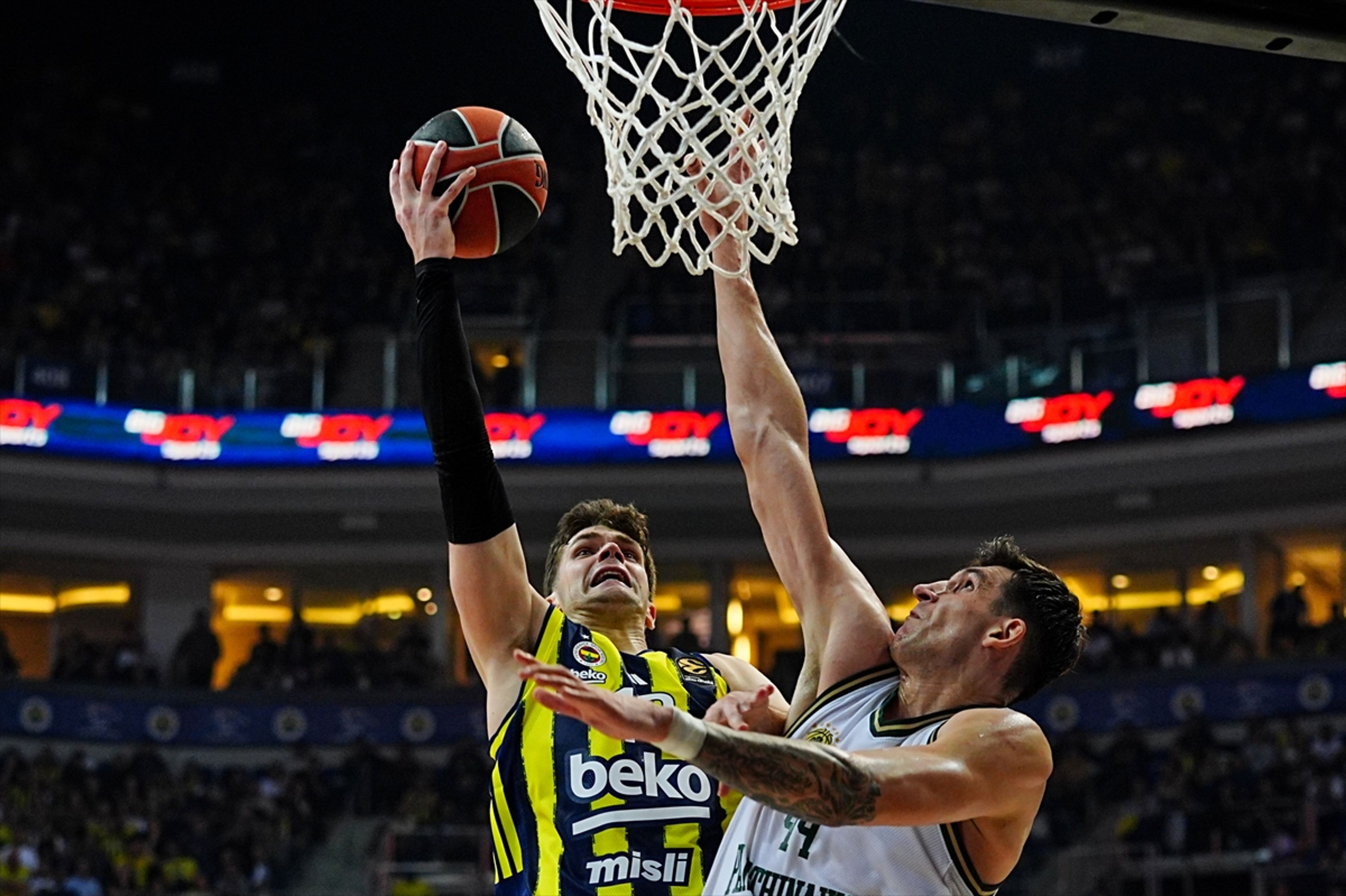 Fenerbahçe'den üçüncü çeyrek hamlesi