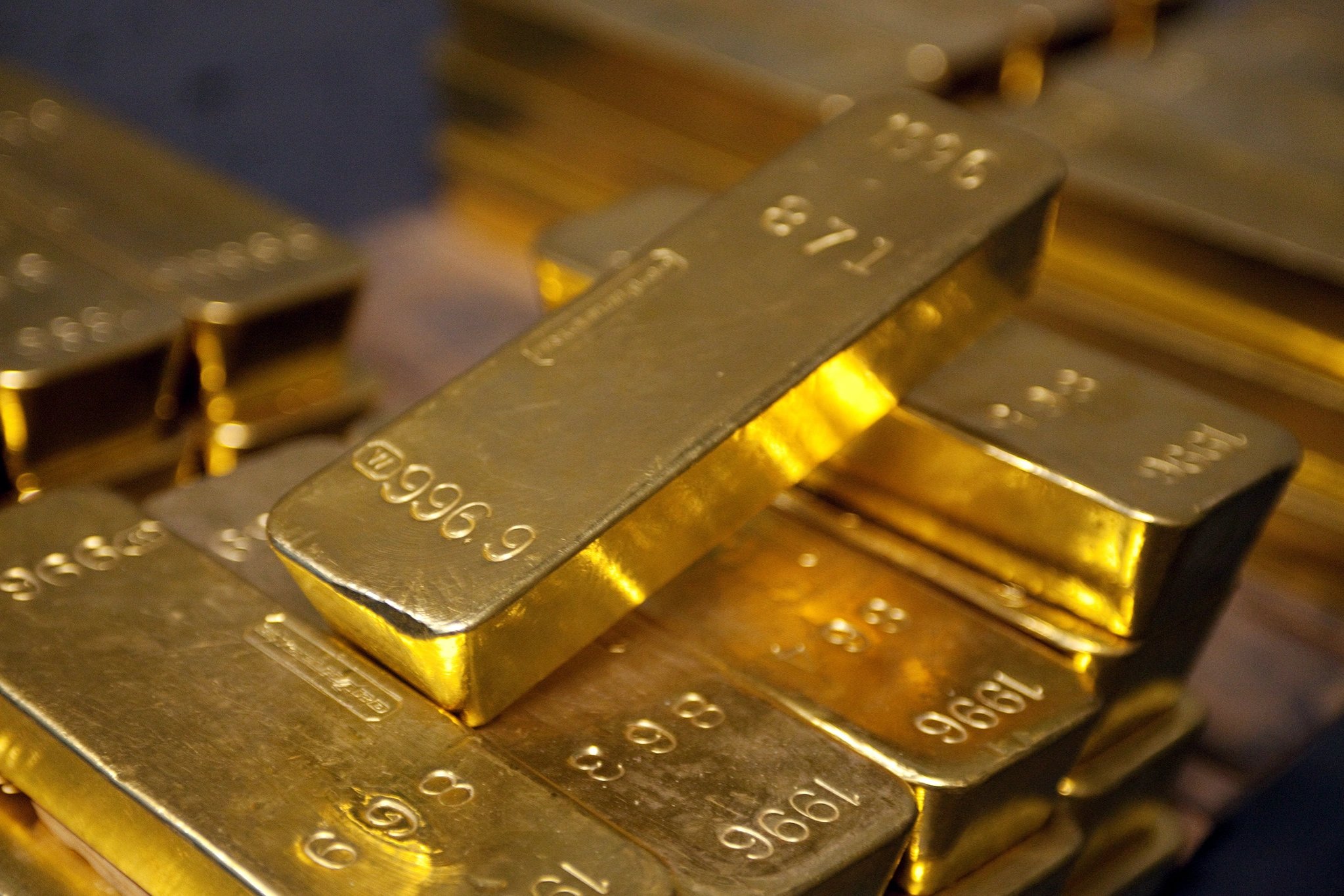 Dutch Central Bank Moves Tonnes of Gold Out of New York