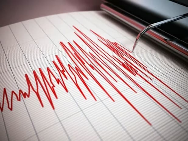 Balıkesir Sındırgı'da deprem oldu
