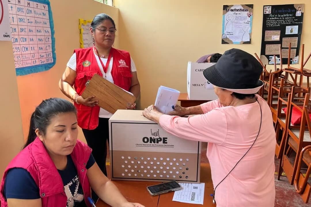 Peru'da halk Devlet Başkanı seçimi için sandık başında