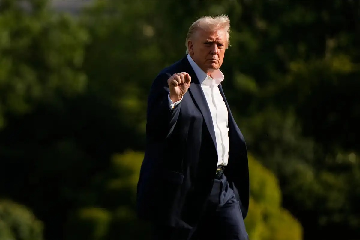 US weighs strikes on drug targets inside Venezuela