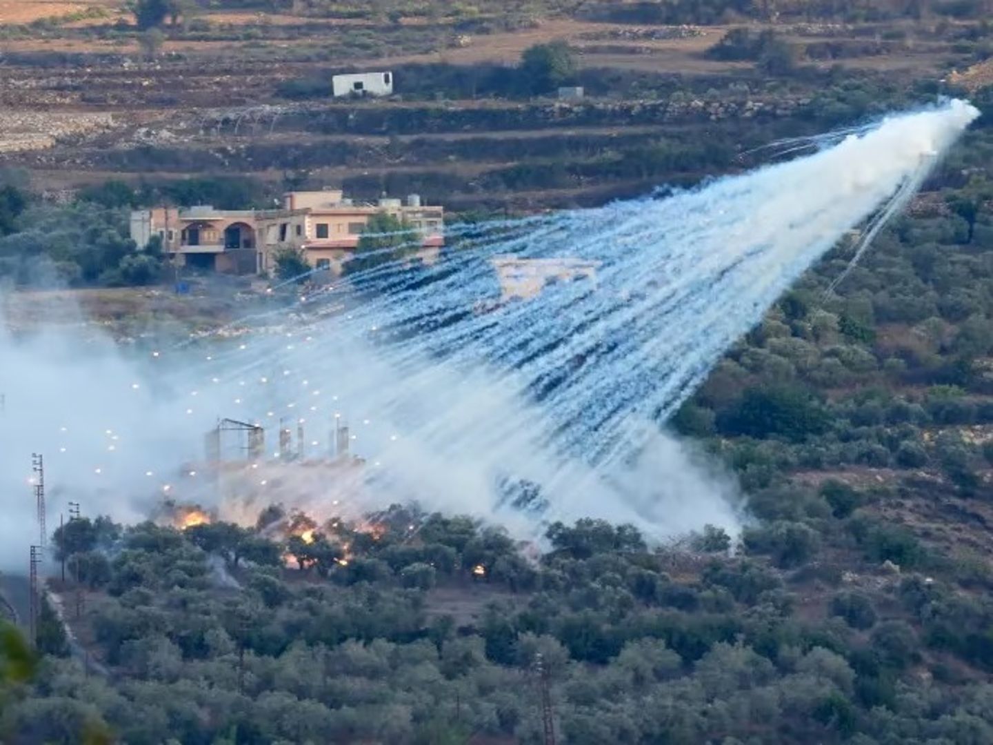 Lübnan'dan İsrail'e fosfor bombası suçlaması