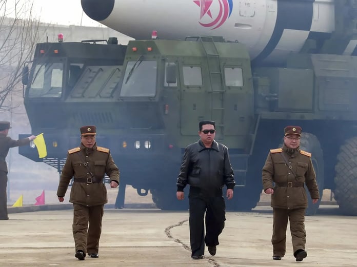 Kuzey Kore lideri hipersonik füze testlerini denetledi