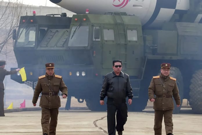 Kuzey Kore lideri hipersonik füze testlerini denetledi