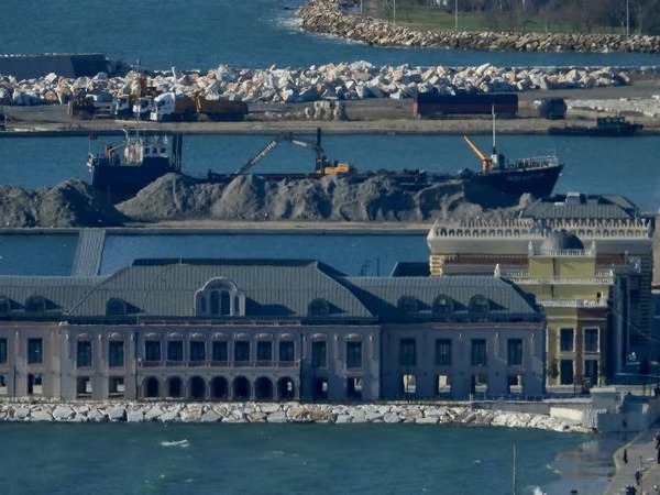 Büyükçekmece Belediyesi'ndeki soruşturmada gelişme! Başkanın damadı firari