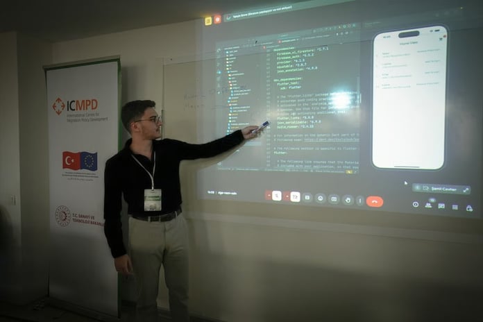 Depremzede gençlere "İyiliği Kodlayanlar" projesiyle kodlama eğitimi