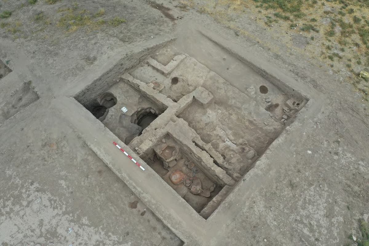 Afyonkarahisar'daki kazıda 3 Bin 600 yıllık fırınlar bulundu