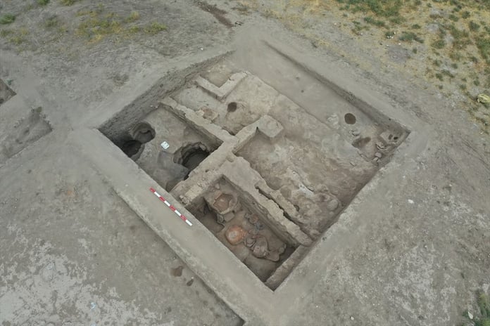 Afyonkarahisar'daki kazıda 3 Bin 600 yıllık fırınlar bulundu