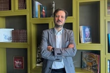 Türk sanatçı yeni albümünde geliştirdiği enstrümanı kullandı