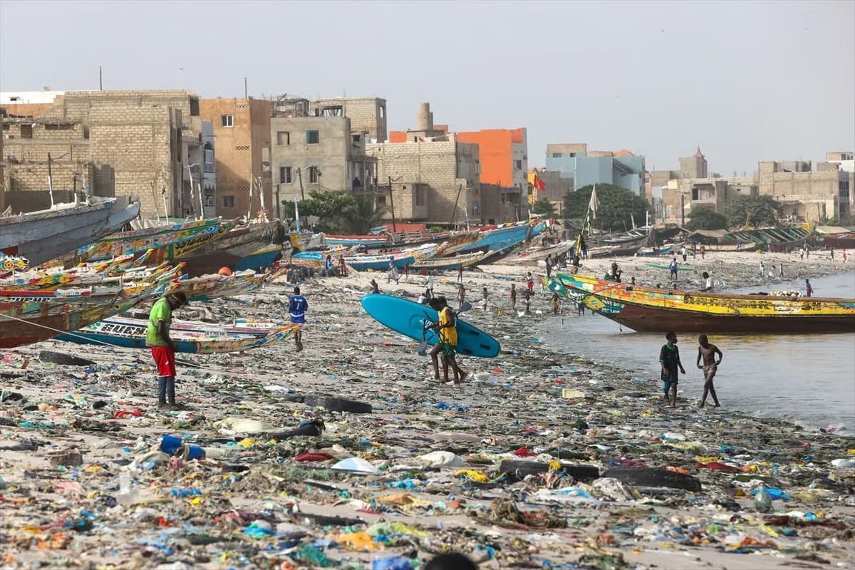 Batı Afrika'nın gözdesiyken çöp yığını haline geldi