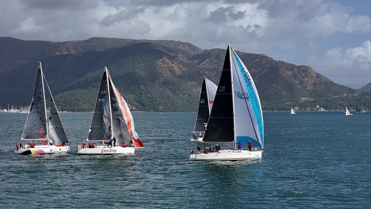 Marmaris yat yarışçıları demirleri vira ederek engin maviliğe yelken açtı