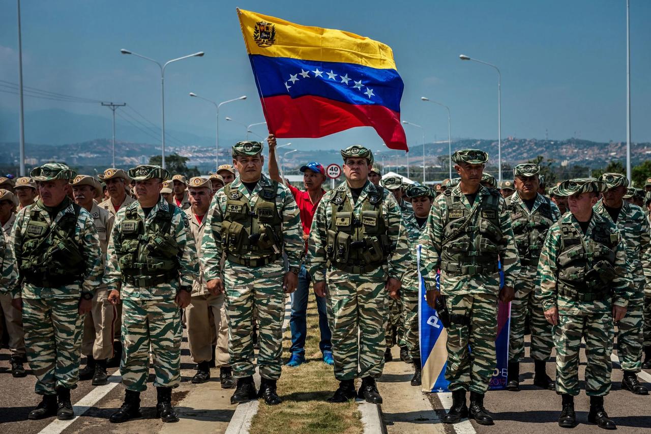 Venezuela Kolombiya sınırına 15 bin asker konuşlandırıyor