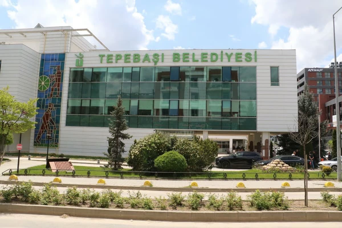 Tepebaşı Belediyesi’nde 15 tutuklama! Gizli odadan kaçak kripto cihazları çıktı