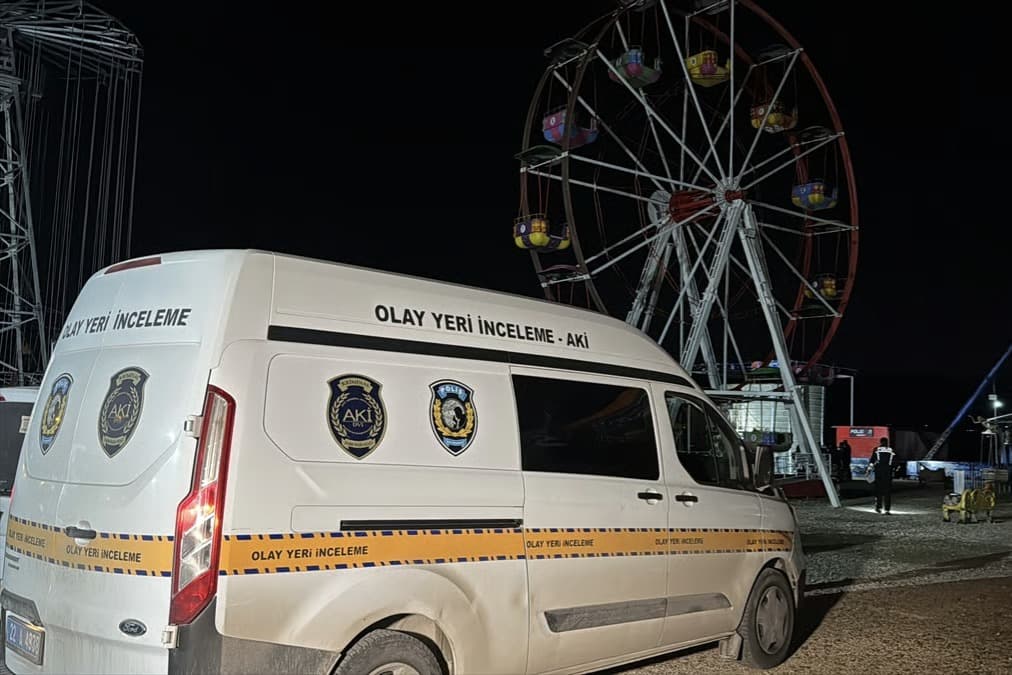 Edirne'de lunaparkta facia! Aletten düşen genç hayatını kaybetti