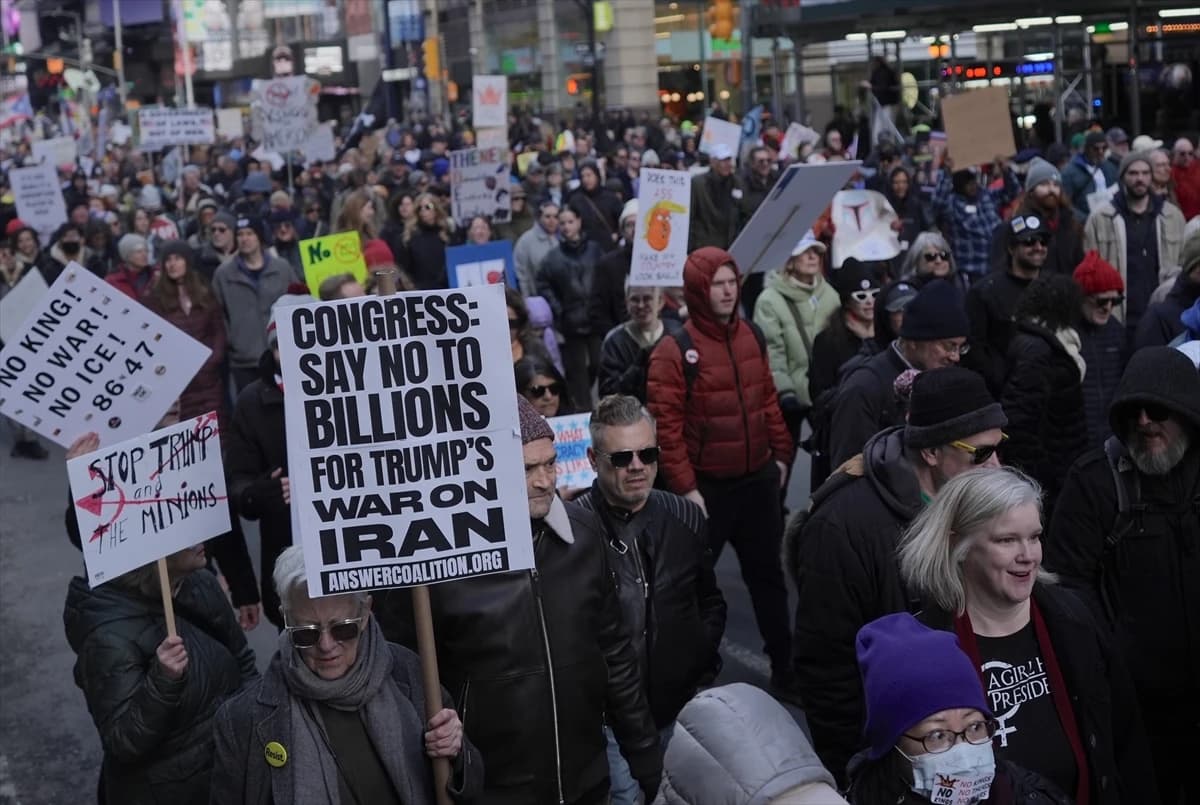 Milyonlarca ABD'li Trump'a "Kral değilsin" demek için sokağa çıktı