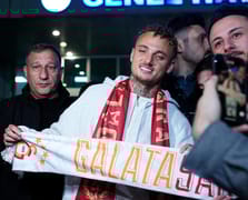Galatasaray'ın yeni yıldızı Noa Lang İstanbul'da: Hollandalı kanat sağlık kontrolünden geçecek 