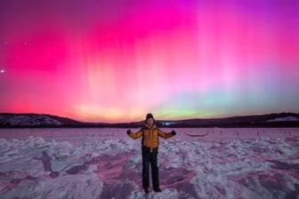 Şiddetli güneş fırtınası geceyi aydınlattı