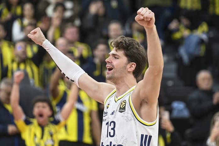 EuroLeague'de zafer gecesi: Fenerbahçe'den Maccabi'ye geçit yok