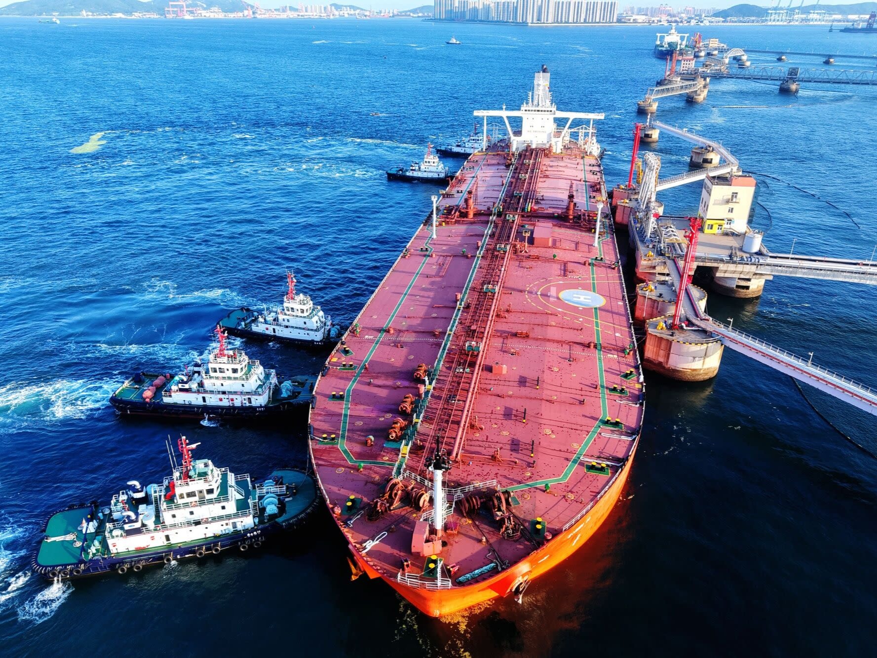 Trump Warns China Over Russian Oil With Possible New Tariffs