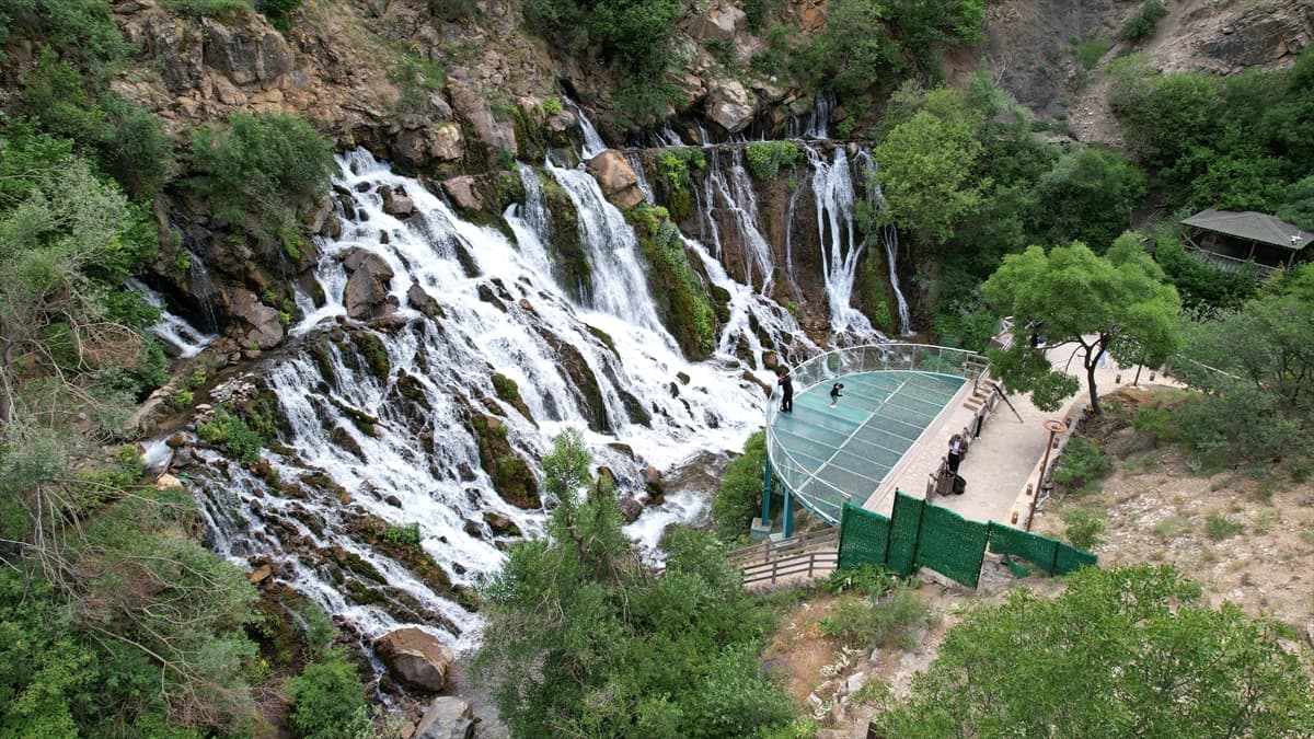 Doğu Karadeniz'in gizli cenneti "Tomara Şelalesi" 200 bin ziyaretçi bekliyor