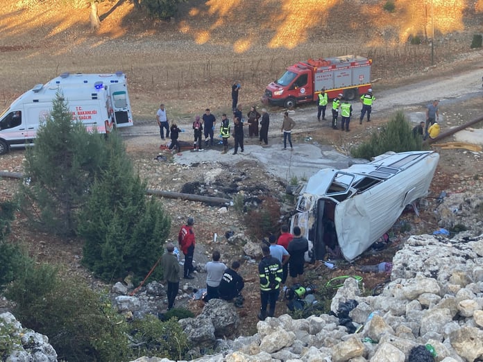 Mersin'de tarım işçisi minibüsü faciası: 5 ölü, 14 yaralı