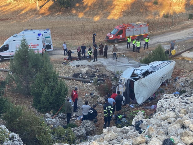 Mersin'de tarım işçisi minibüsü faciası: 5 ölü, 14 yaralı