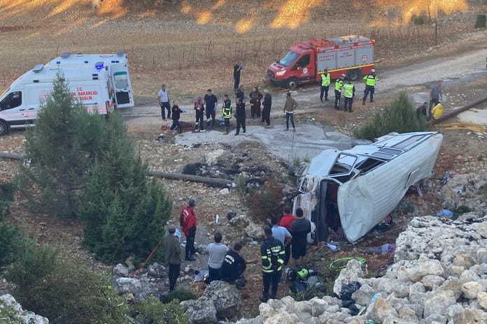 Mersin'de tarım işçisi minibüsü faciası: 5 ölü, 14 yaralı